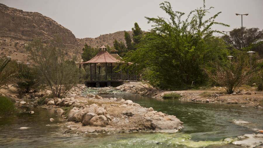 Genow Spring (Chashme-ye Abgarm-e Genow)